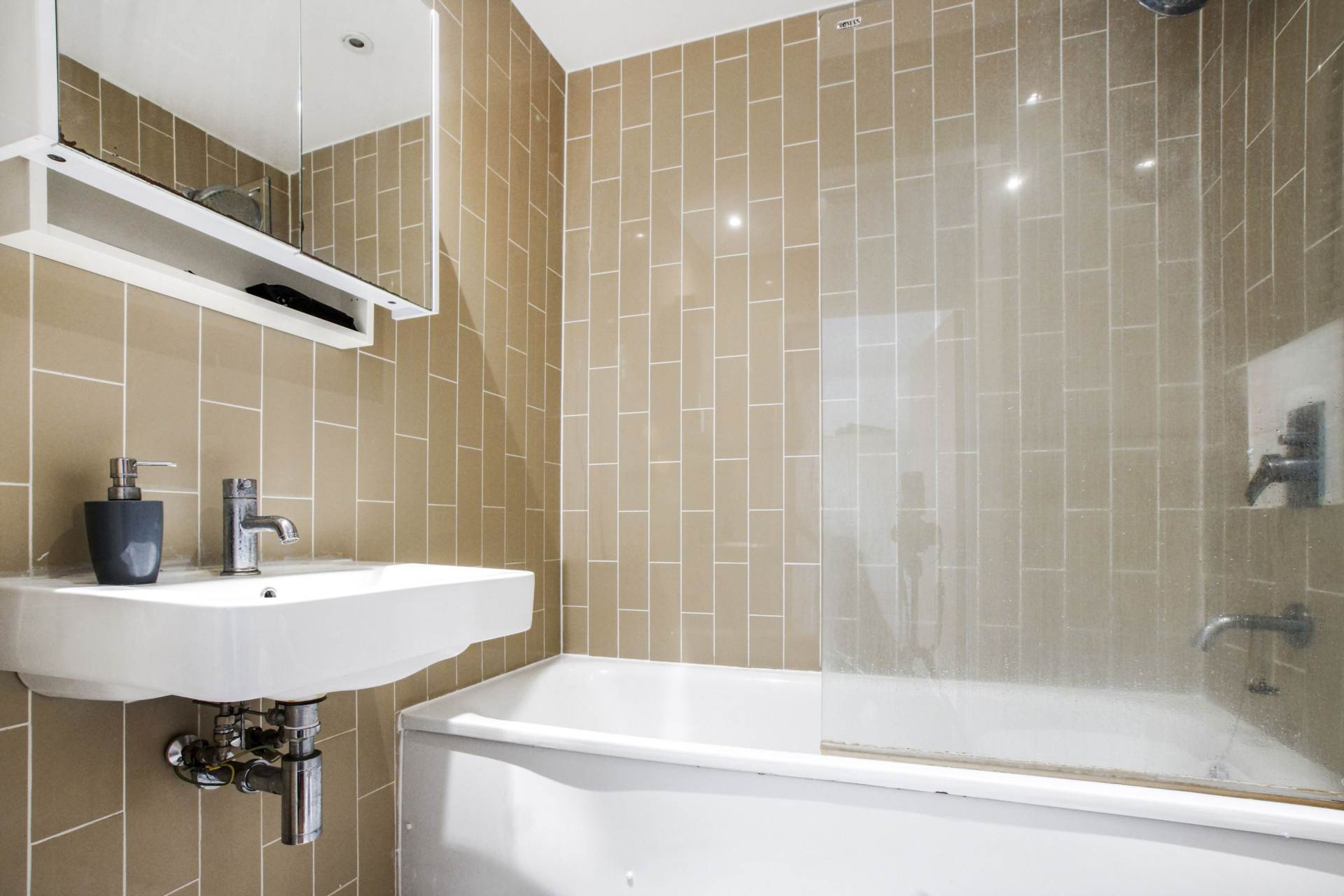 Additional Property Image 1 bedroom Apartment for sale in Barking 11