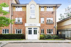 2 bedroom Apartment for sale in London