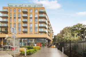 3 bedroom Apartment for sale in Dartford