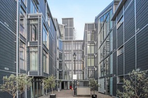 2 bedroom Apartment to rent in London