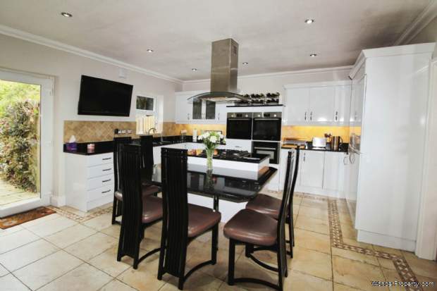 Additional Property Image 6 bedroom Detached for sale in Bolton 4
