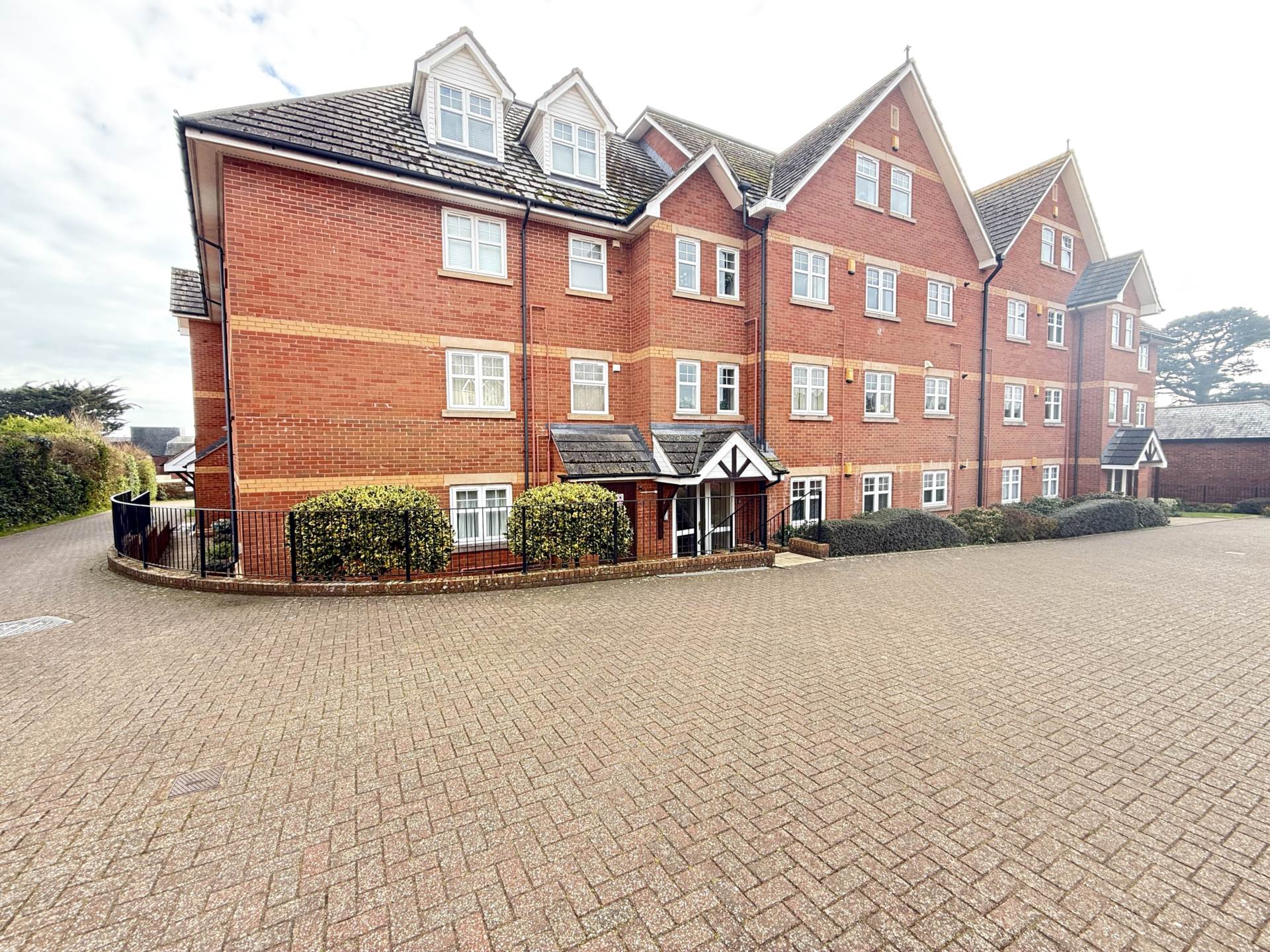 Additional Property Image 3 bedroom Flat for sale in Exmouth 18