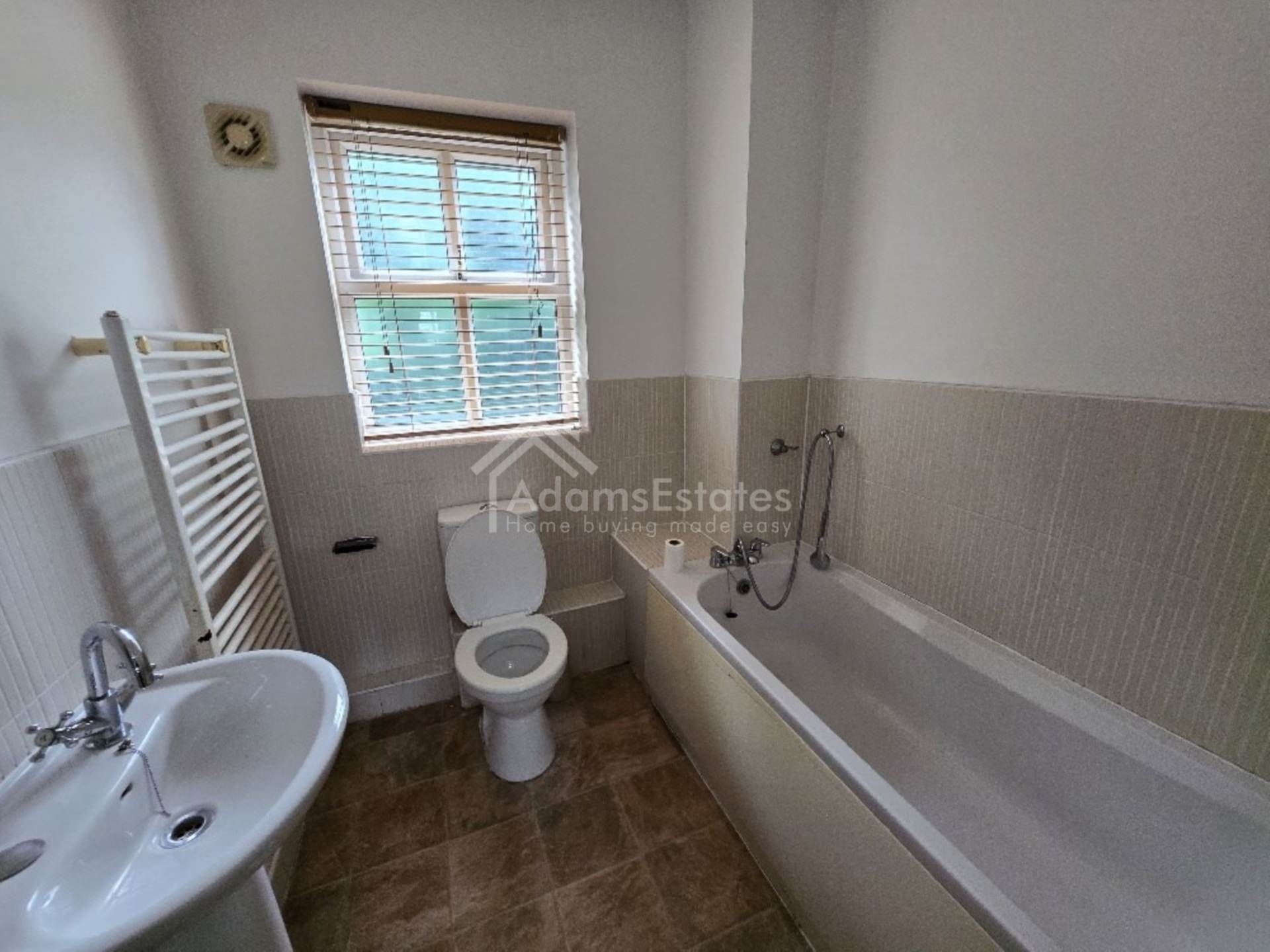 Additional Property Image 3 bedroom Town House to rent in Dewsbury 11