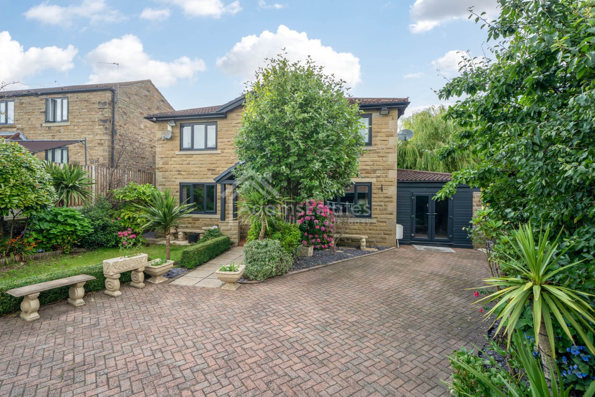 Additional Property Image 4 bedroom Detached for sale in Dewsbury 2