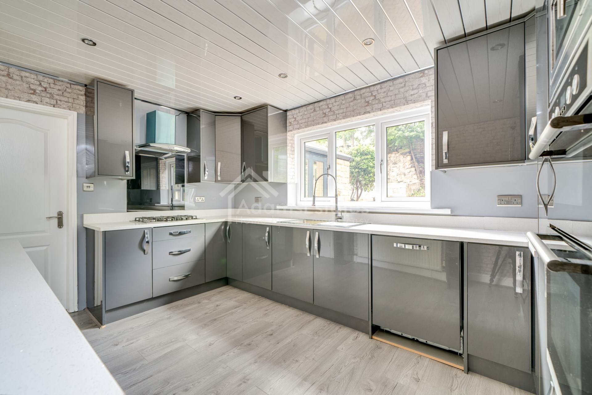 Additional Property Image 4 bedroom Detached for sale in Dewsbury 3