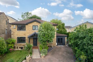 4 bedroom Detached for sale in Dewsbury