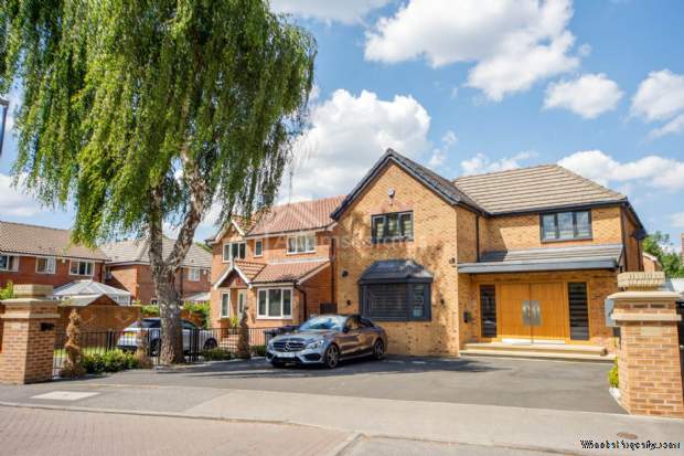 Additional Property Image 4 bedroom Detached for sale in Dewsbury 2