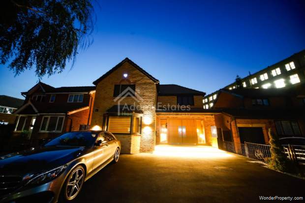 Additional Property Image 4 bedroom Detached for sale in Dewsbury 3