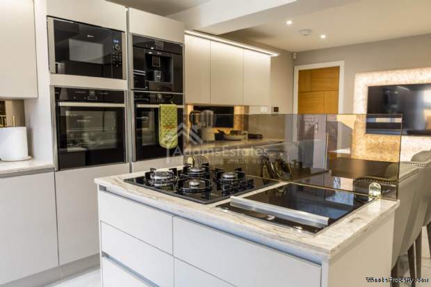 Additional Property Image 4 bedroom Detached for sale in Dewsbury 17