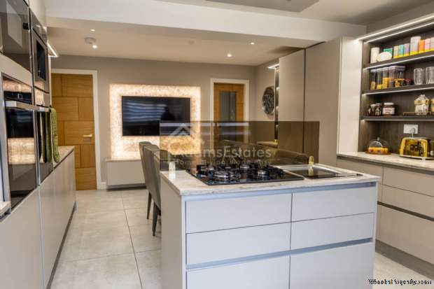 Additional Property Image 4 bedroom Detached for sale in Dewsbury 19