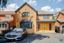 4 bedroom Detached for sale in Dewsbury