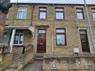 3 bedroom Terraced for sale in Dewsbury