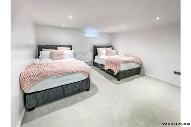 Additional Property Image 7 bedroom Detached for sale in Dewsbury 10