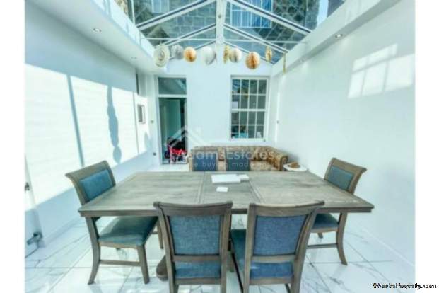 Additional Property Image 7 bedroom Detached for sale in Dewsbury 11