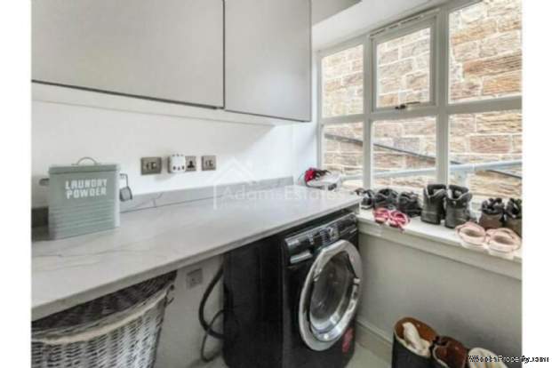 Additional Property Image 7 bedroom Detached for sale in Dewsbury 14