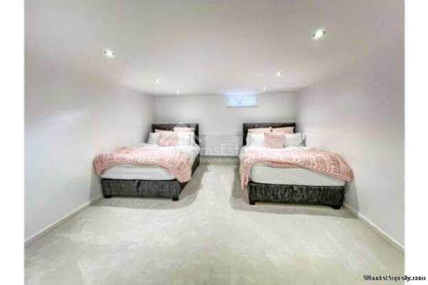 Additional Property Image 7 bedroom Detached for sale in Dewsbury 7