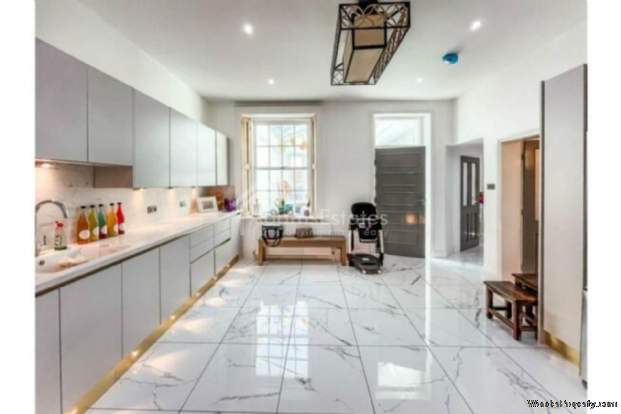 Additional Property Image 7 bedroom Detached for sale in Dewsbury 8