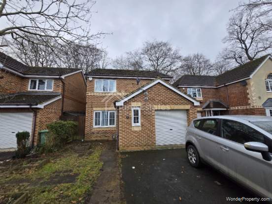 3 bedroom Detached for sale in Dewsbury