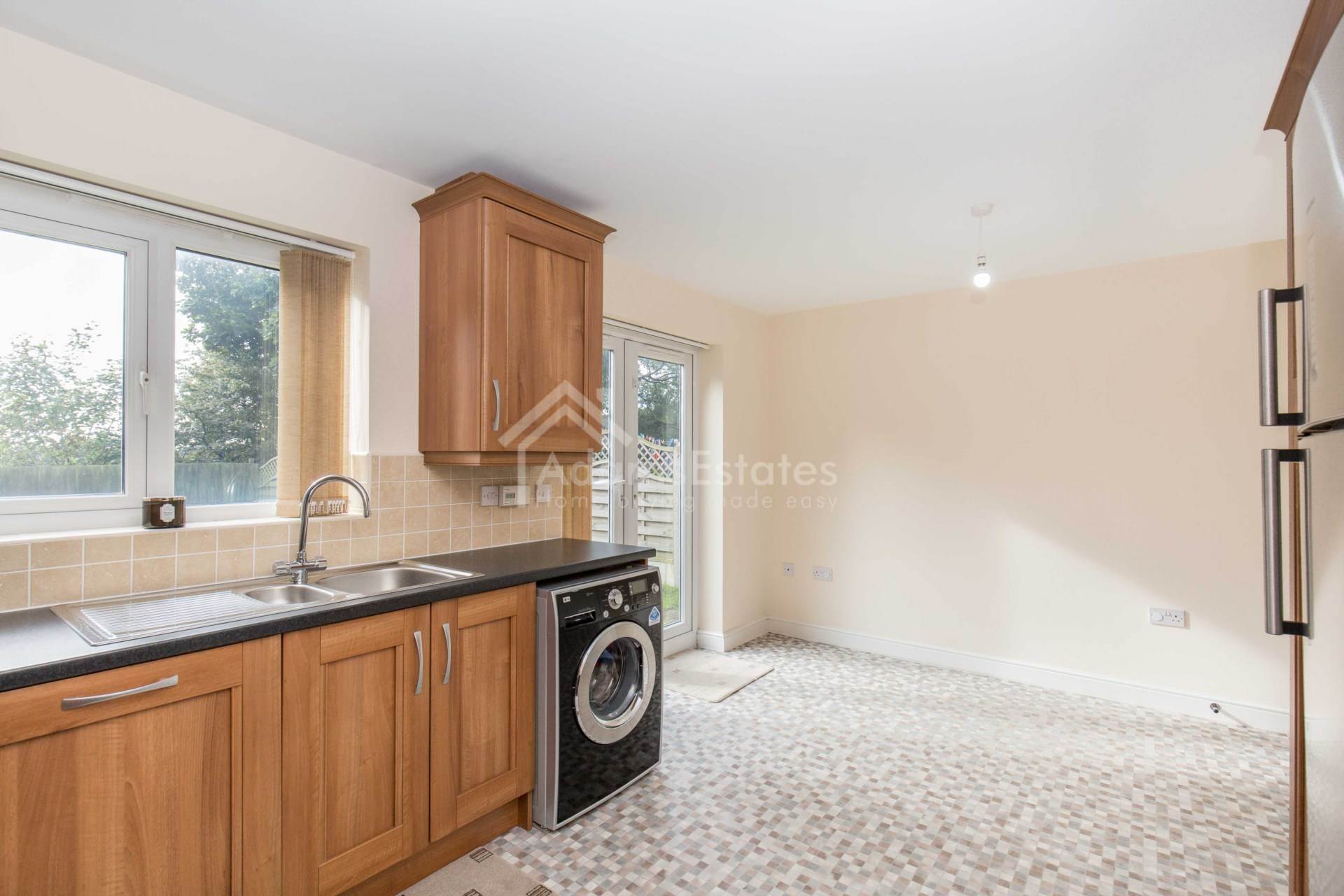 Additional Property Image 4 bedroom Town House for sale in Batley 3