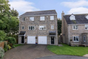 4 bedroom Town House for sale in Batley
