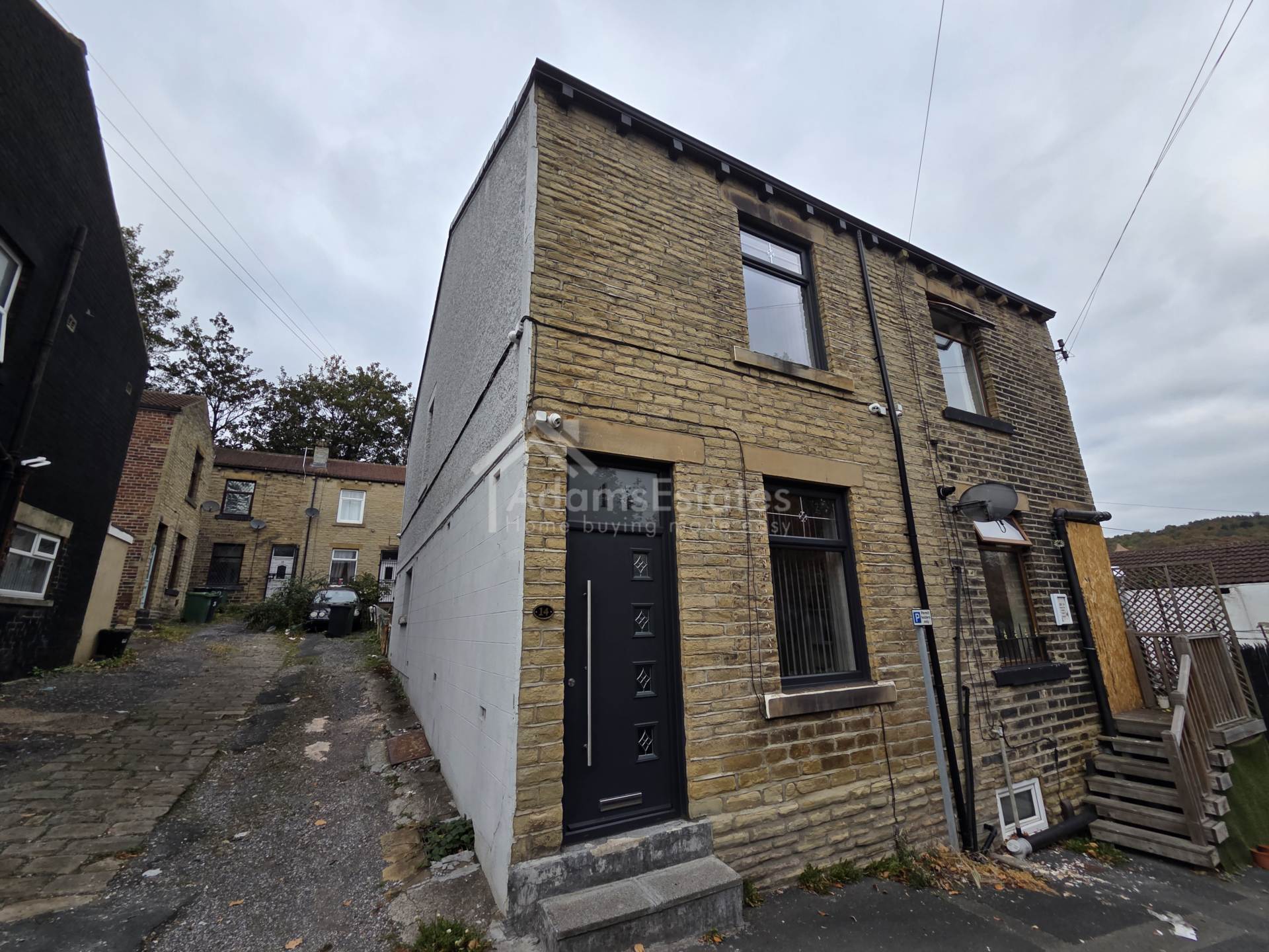4 bedroom Semi Detached for sale in Dewsbury