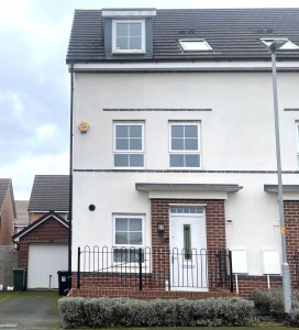3 bedroom Semi Detached to rent in Wolverhampton