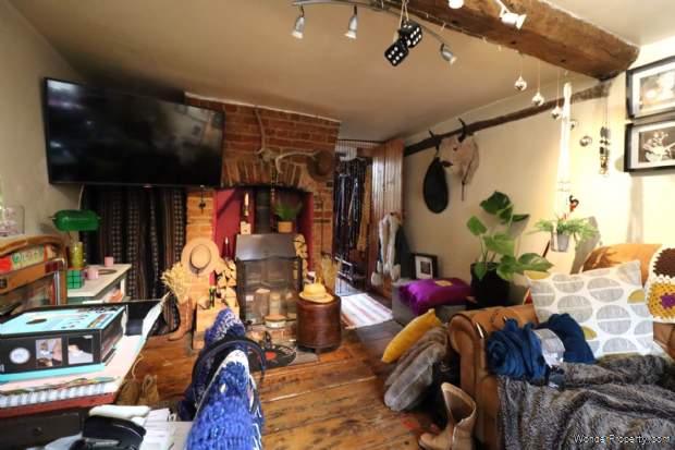 Additional Property Image 2 bedroom Terraced for sale in Marlborough 8