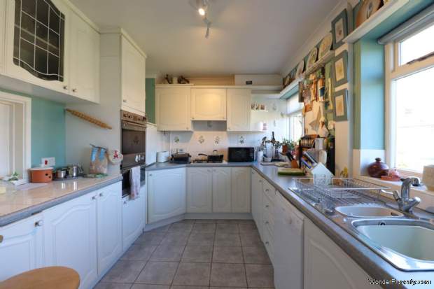 Additional Property Image 4 bedroom Detached Bungalow for sale in Marlborough 5