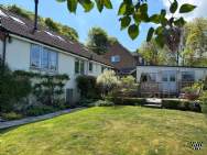 5 bedroom Detached to rent in Hungerford