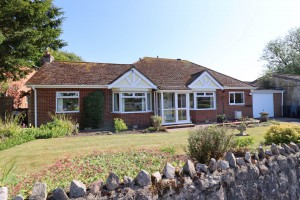 2 bedroom Detached Bungalow for sale in Marlborough