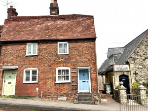 2 bedroom End of Terrace for sale in Marlborough