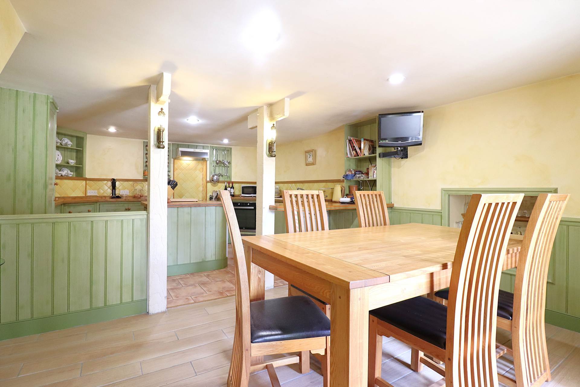Additional Property Image 2 bedroom Terraced for sale in Marlborough 3