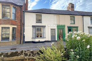 2 bedroom Terraced for sale in Marlborough