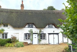2 bedroom Terraced for sale in Marlborough
