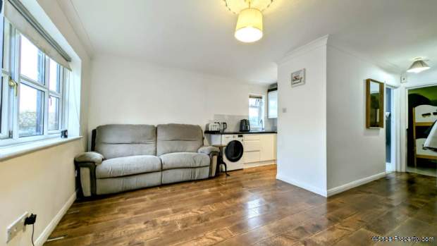 Additional Property Image 1 bedroom Semi Detached for sale in Bordon 2