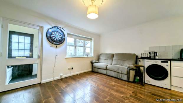 Additional Property Image 1 bedroom Semi Detached for sale in Bordon 3