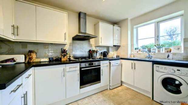 Additional Property Image 2 bedroom Flat for sale in Bordon 8