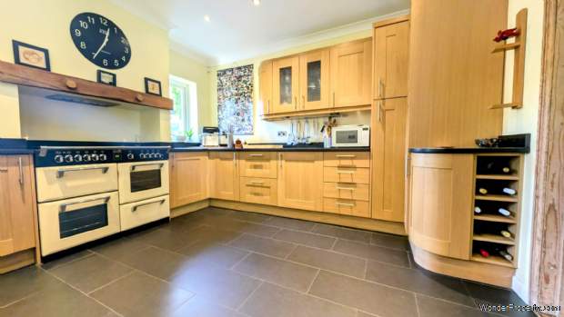 Additional Property Image 4 bedroom Detached for sale in Bordon 6
