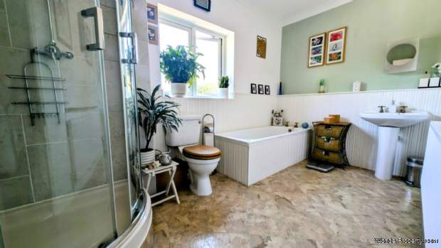 Additional Property Image 4 bedroom Detached for sale in Bordon 20