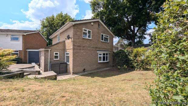 Additional Property Image 4 bedroom Detached for sale in Bordon 13