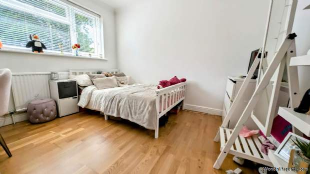 Additional Property Image 4 bedroom Detached for sale in Bordon 11