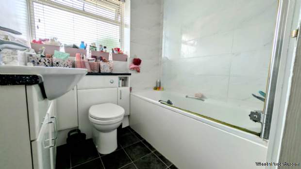 Additional Property Image 4 bedroom Detached for sale in Bordon 2