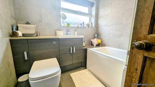 Additional Property Image 2 bedroom Maisonette for sale in Bordon 6