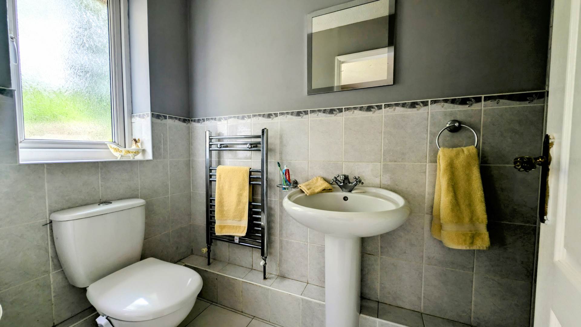 Additional Property Image 3 bedroom Detached Bungalow for sale in Bordon 9