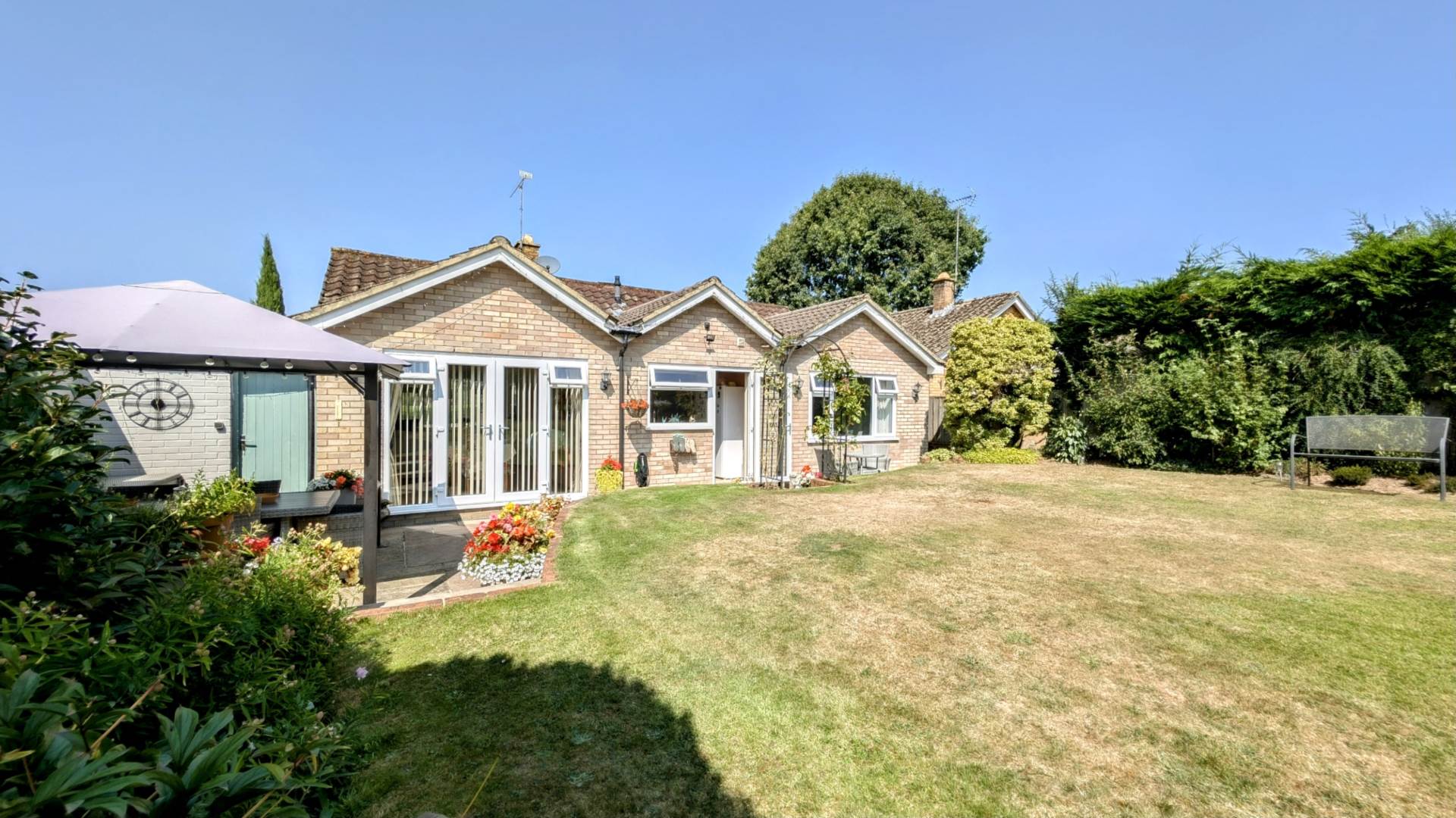 Additional Property Image 2 bedroom Detached Bungalow for sale in Bordon 14