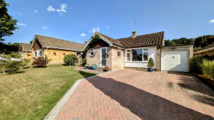2 bedroom Detached Bungalow for sale in Bordon