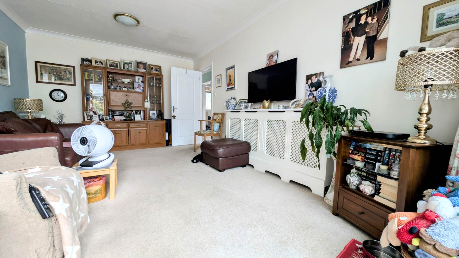 Additional Property Image 2 bedroom Semi Detached Bungalow for sale in Bordon 2