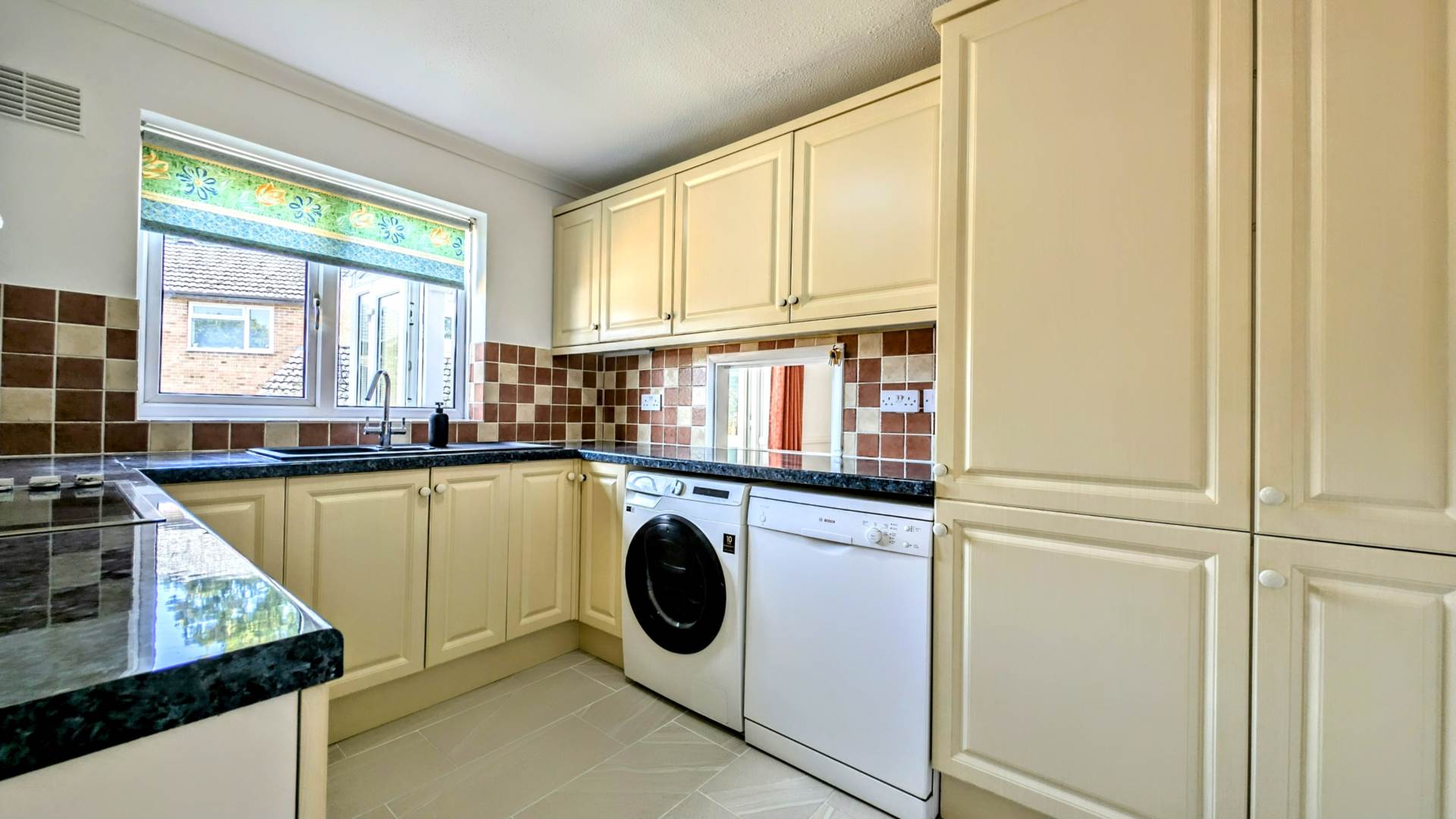 Additional Property Image 3 bedroom Detached for sale in Bordon 6