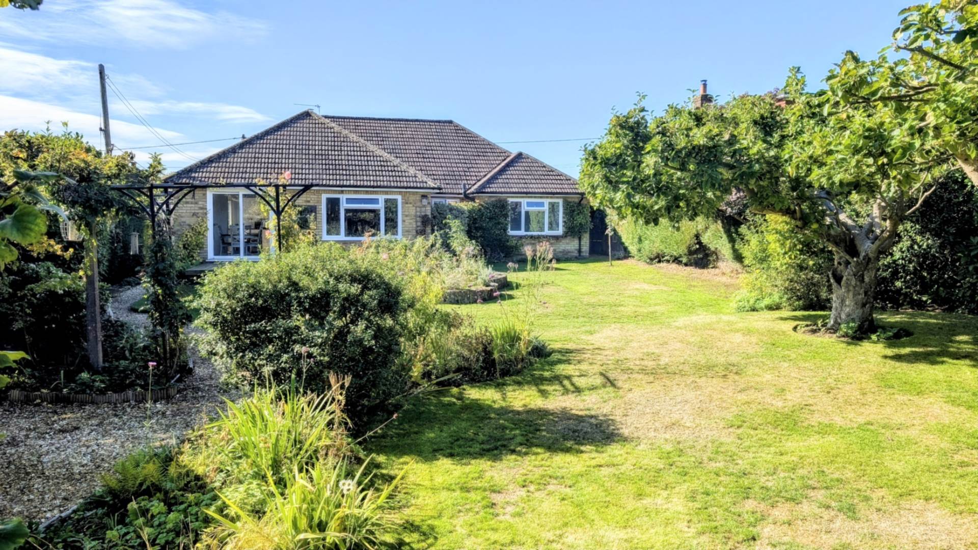 Additional Property Image 3 bedroom Detached Bungalow for sale in Bordon 11