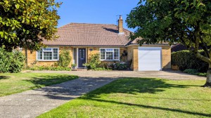 3 bedroom Detached Bungalow for sale in Bordon